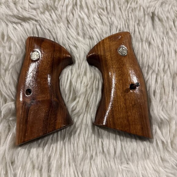 Smith And Wesson OEM NOS Wood Grips Square Butt - Picture 1 of 6